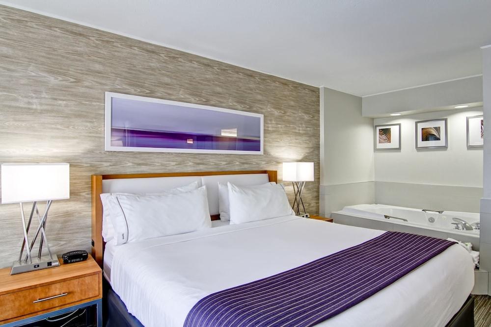 HOLIDAY INN EXPRESS photo 2
