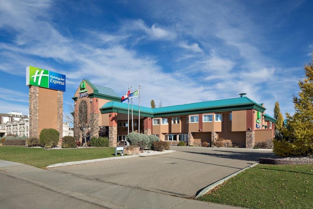 HOLIDAY INN EXPRESS RED DEER photo 2