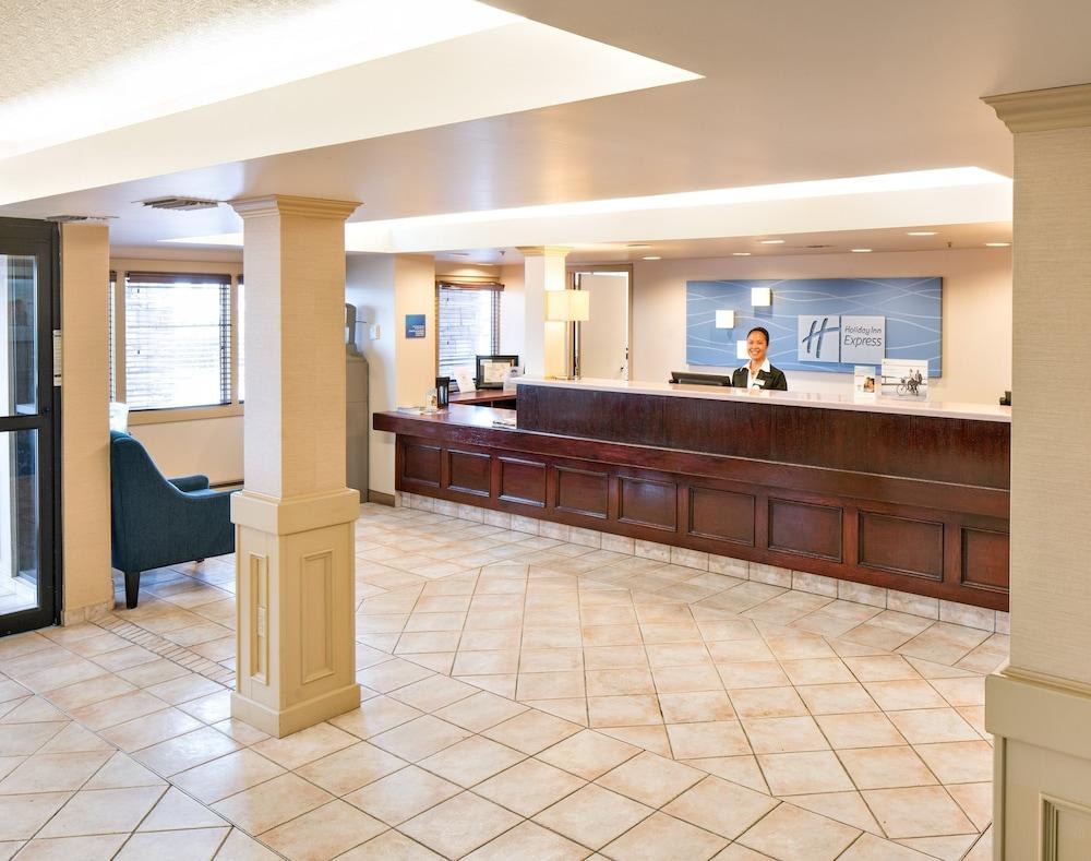 HOLIDAY INN EXPRESS RED DEER photo 3