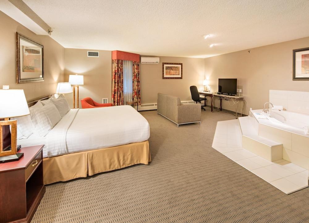 HOLIDAY INN EXPRESS RED DEER photo 4