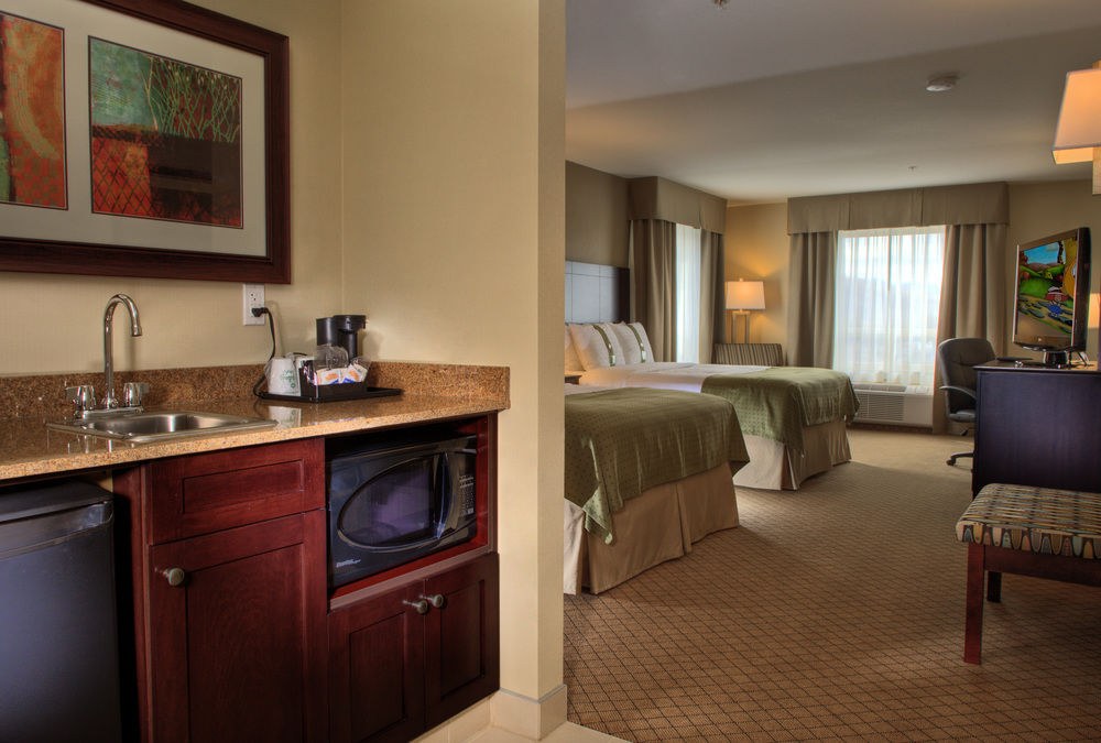 HOLIDAY INN & SUITES photo 1