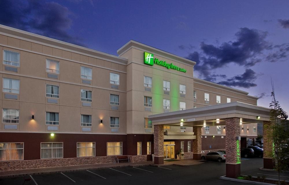 HOLIDAY INN & SUITES photo 2