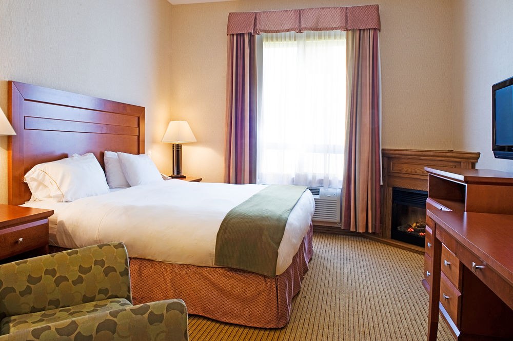 HOLIDAY INN EXPRESS photo 1