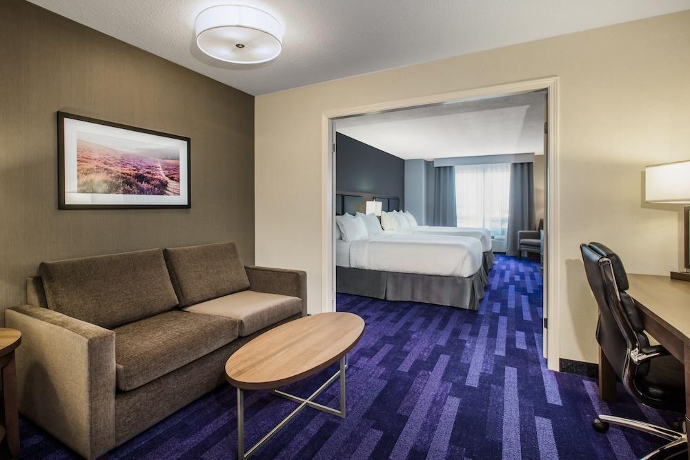 HOLIDAY INN & SUITES GRANDE PRAIRIE CONFERENCE CENTER photo 2