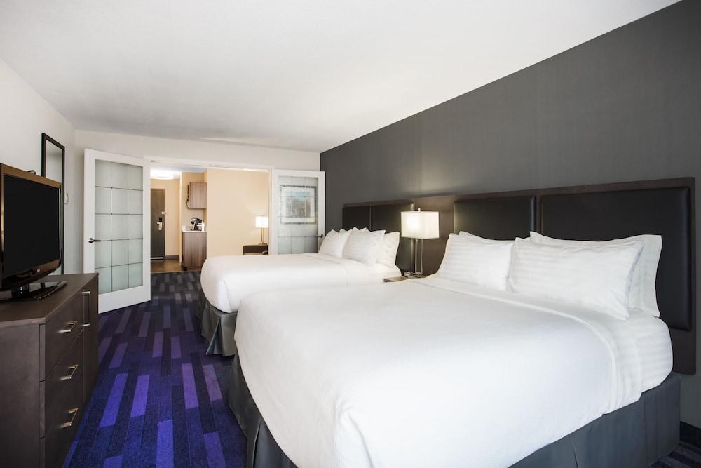 HOLIDAY INN & SUITES GRANDE PRAIRIE CONFERENCE CENTER photo 3