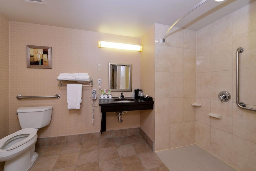 HOLIDAY INN EXPRESS & SUITES HALIFAX AIRPORT photo 3