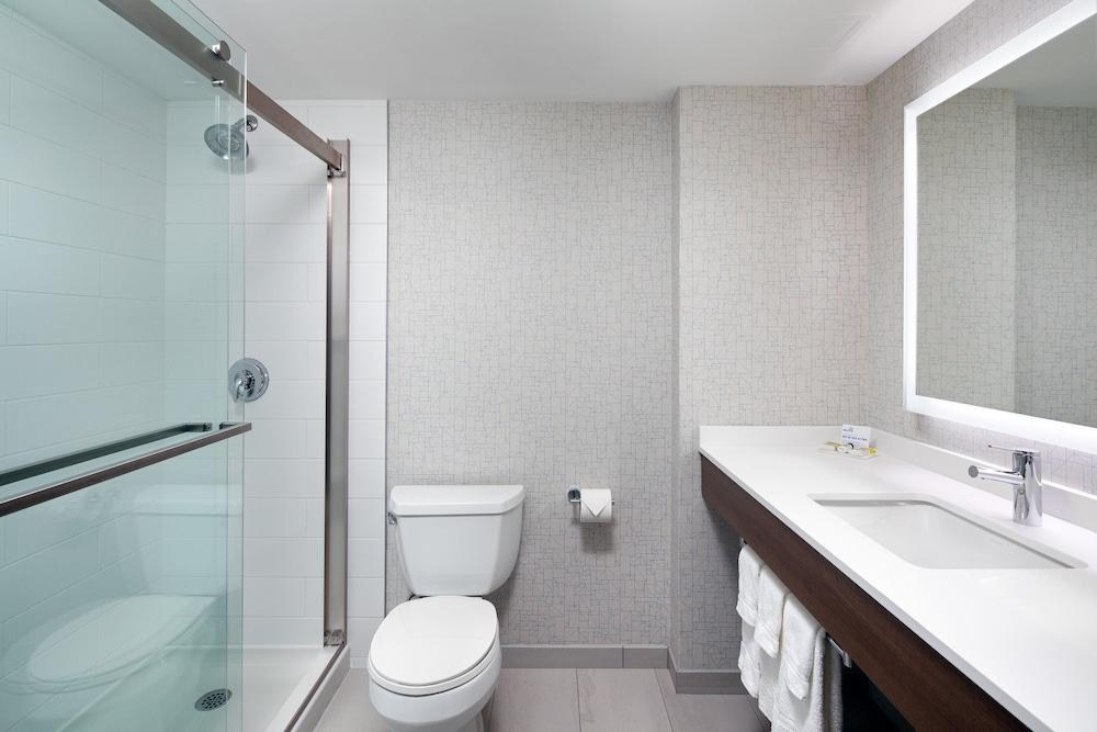 HOLIDAY INN EXPRESS & SUITES HALIFAX AIRPORT photo 4