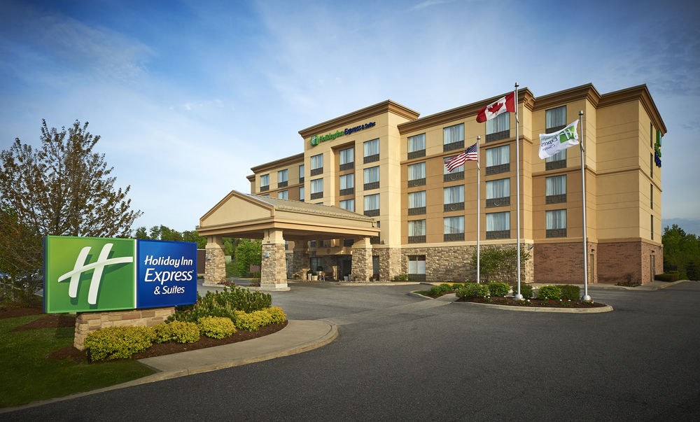 HOLIDAY INN EXPRESS & SUITES