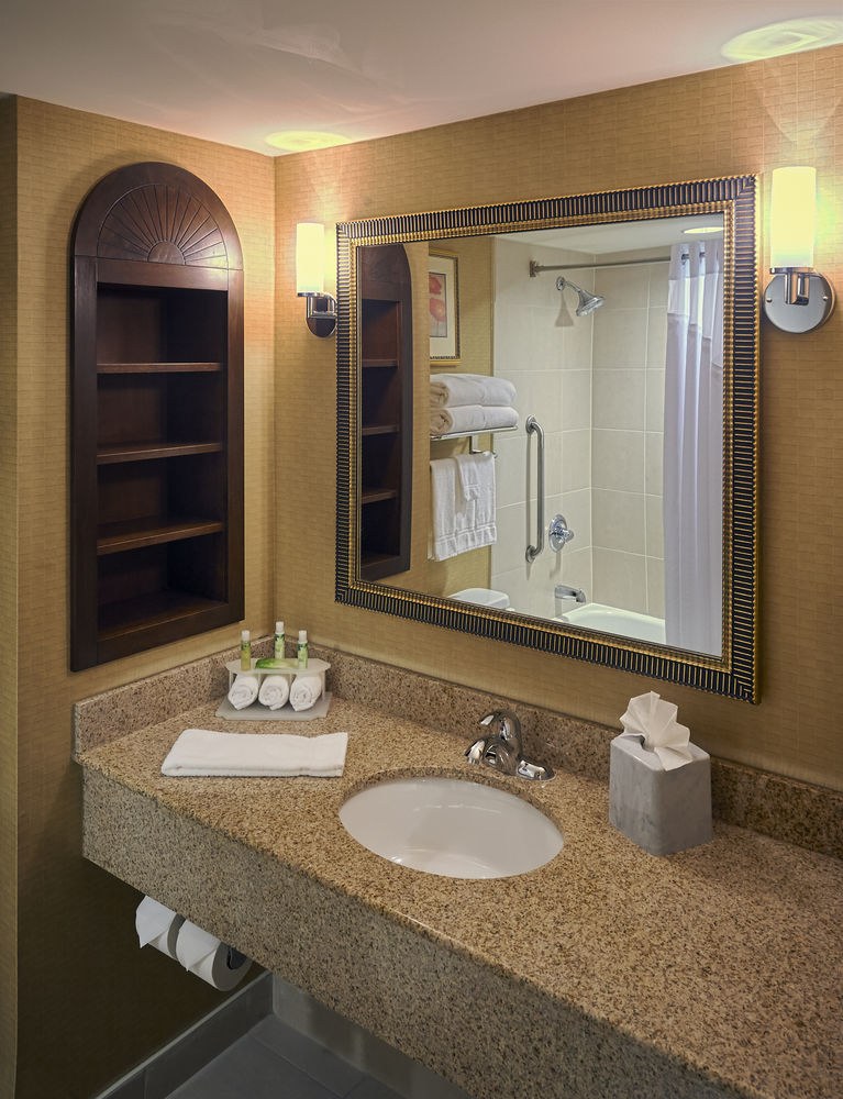 HOLIDAY INN EXPRESS & SUITES photo 1
