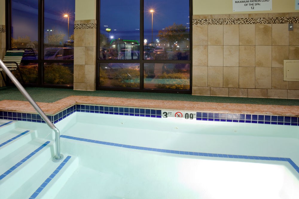 HOLIDAY INN EXPRESS CEDAR RAPIDS (COLLINS RD)