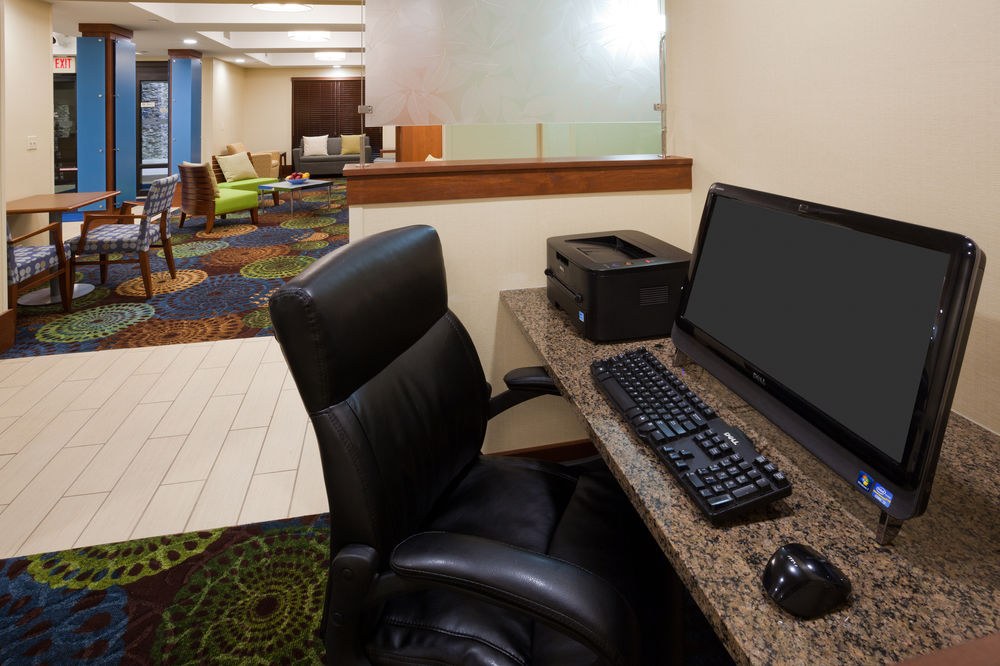 HOLIDAY INN EXPRESS CEDAR RAPIDS (COLLINS RD) photo 1
