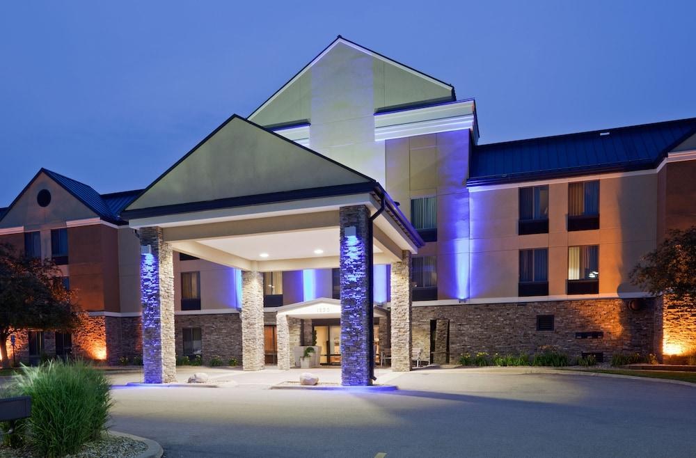 HOLIDAY INN EXPRESS CEDAR RAPIDS (COLLINS RD) photo 2