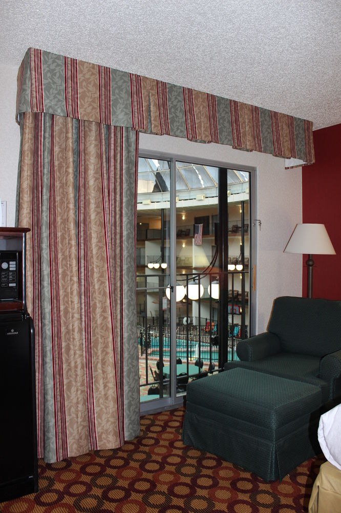 HOLIDAY INN DES MOINES-AIRPORT/CONF CENTER photo 1