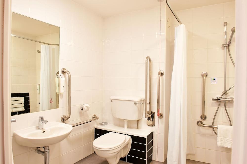 HOLIDAY INN EXPRESS MANCHESTER AIRPORT photo 3