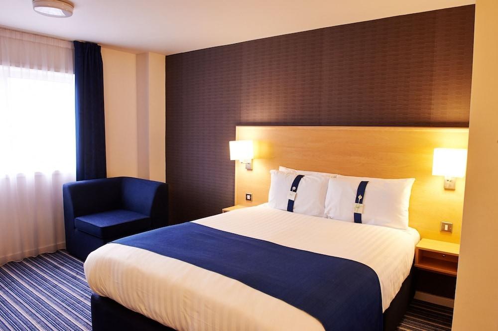 HOLIDAY INN EXPRESS MANCHESTER AIRPORT photo 4