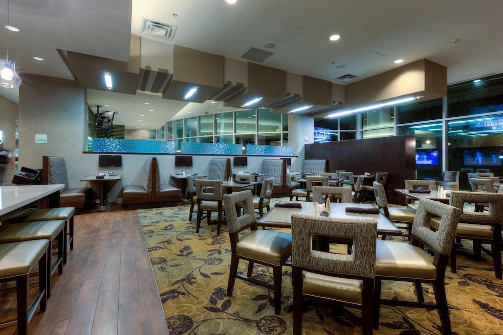 HOLIDAY INN DOWNTOWN photo 2