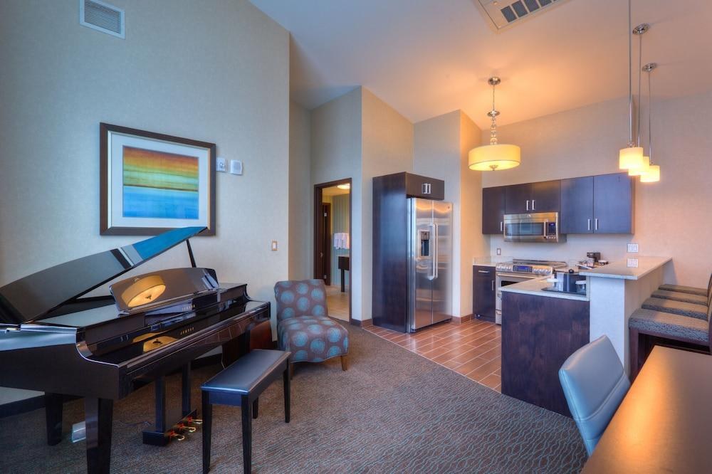 HOLIDAY INN DOWNTOWN photo 4