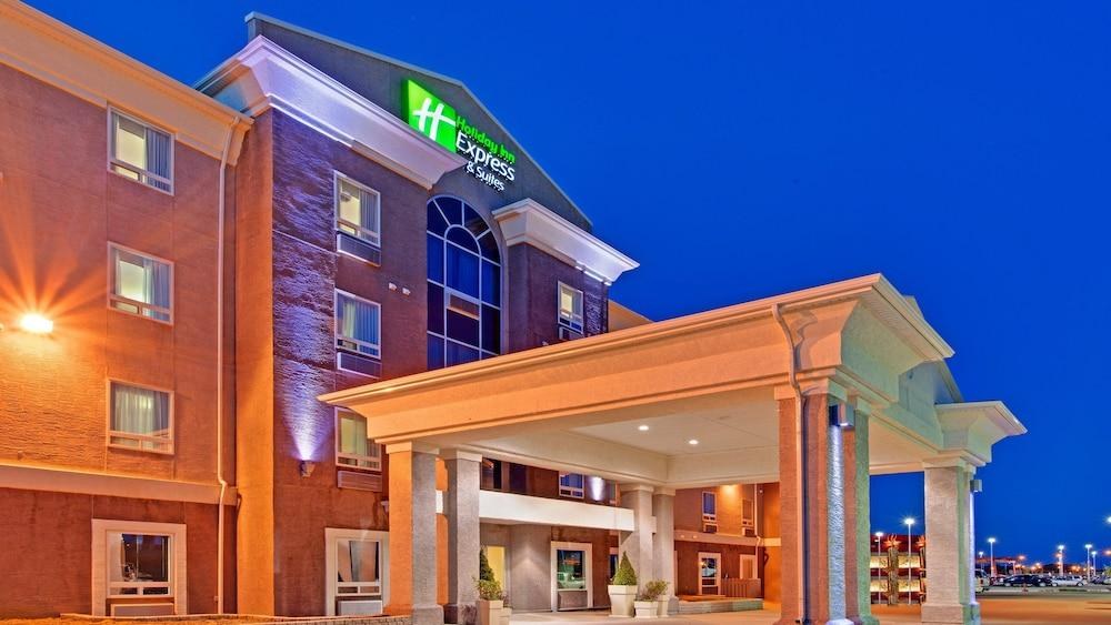 HOLIDAY INN EXPRESS HOTEL & SUITES SWIFT CURRENT photo 2