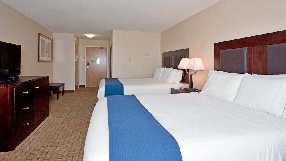 HOLIDAY INN EXPRESS HOTEL & SUITES SWIFT CURRENT photo 4