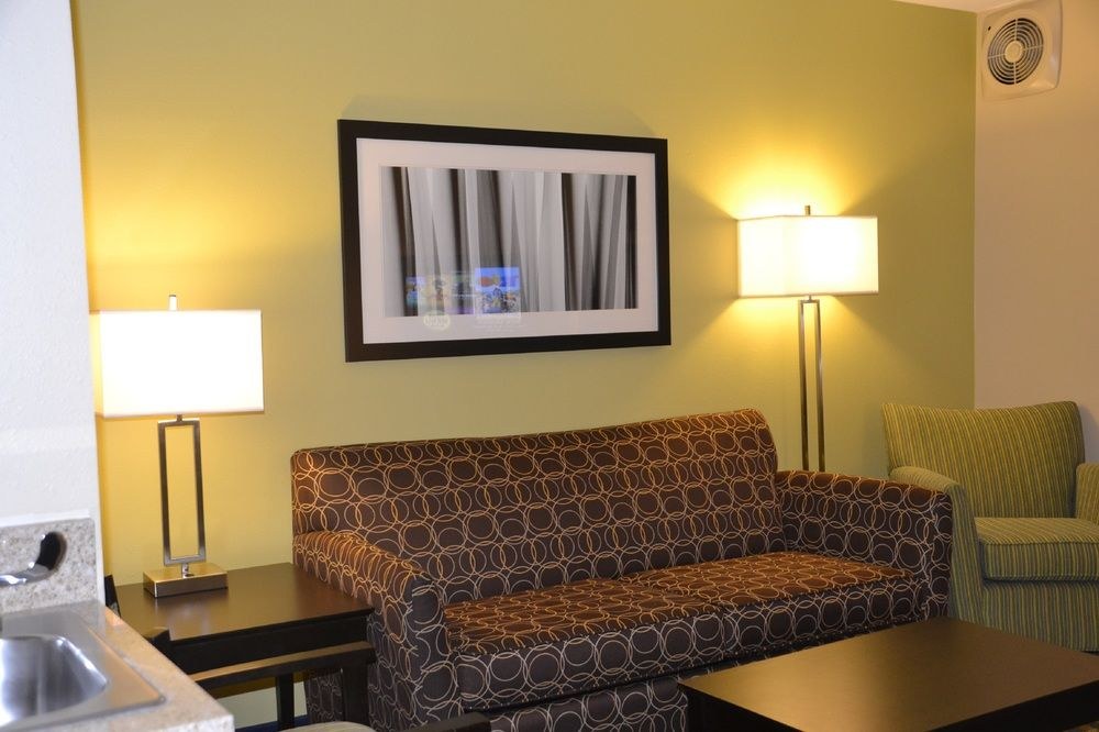HOLIDAY INN EXPRESS & SUITES BLOOMINGTON - NORMAL photo 1