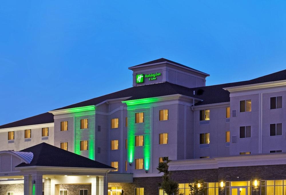 HOLIDAY INN & SUITES BLOOMINGTON-AIRPORT photo 2