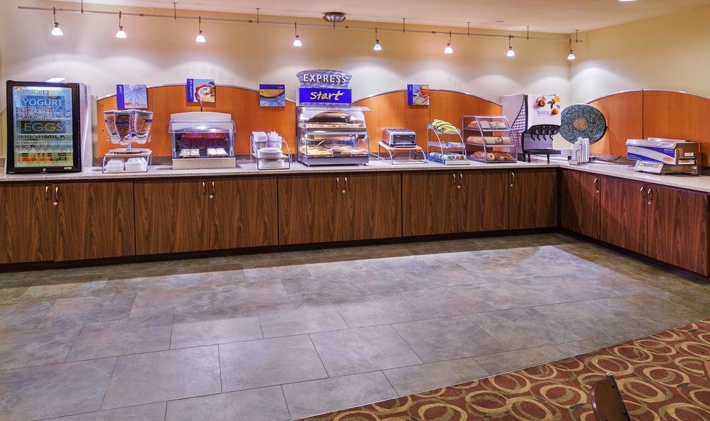 HOLIDAY INN EXPRESS HOTEL & SUITES FORT WORTH DOWNTOWN