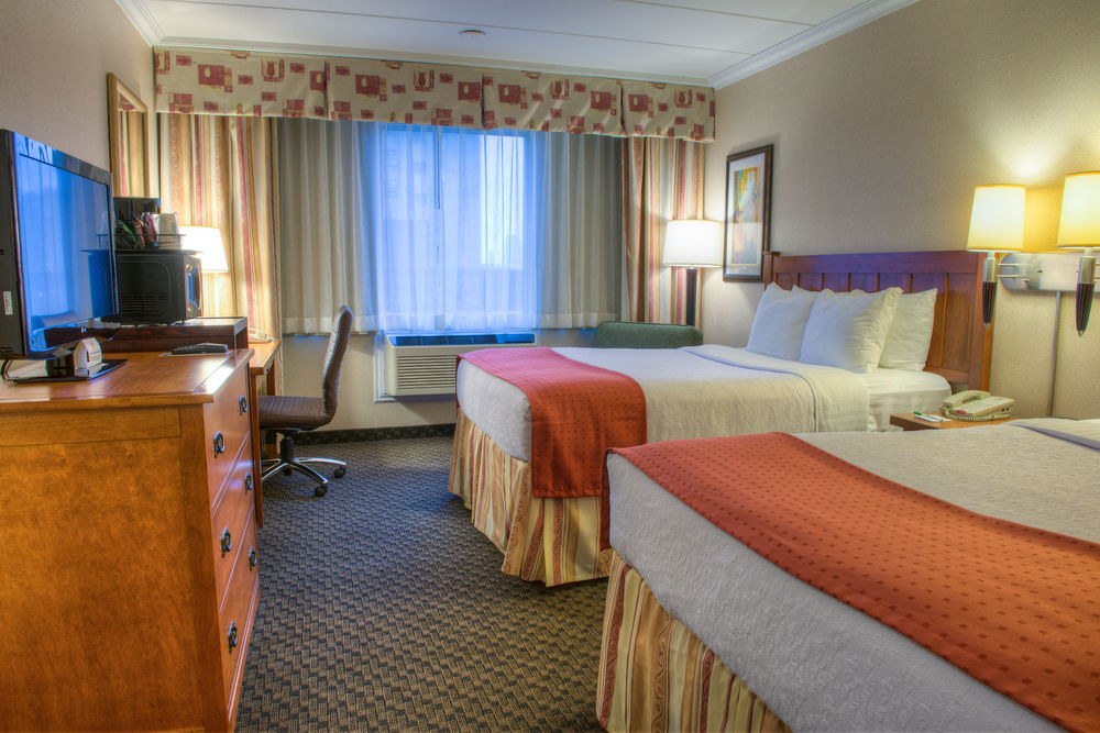 HOLIDAY INN DOWNTOWN photo 3