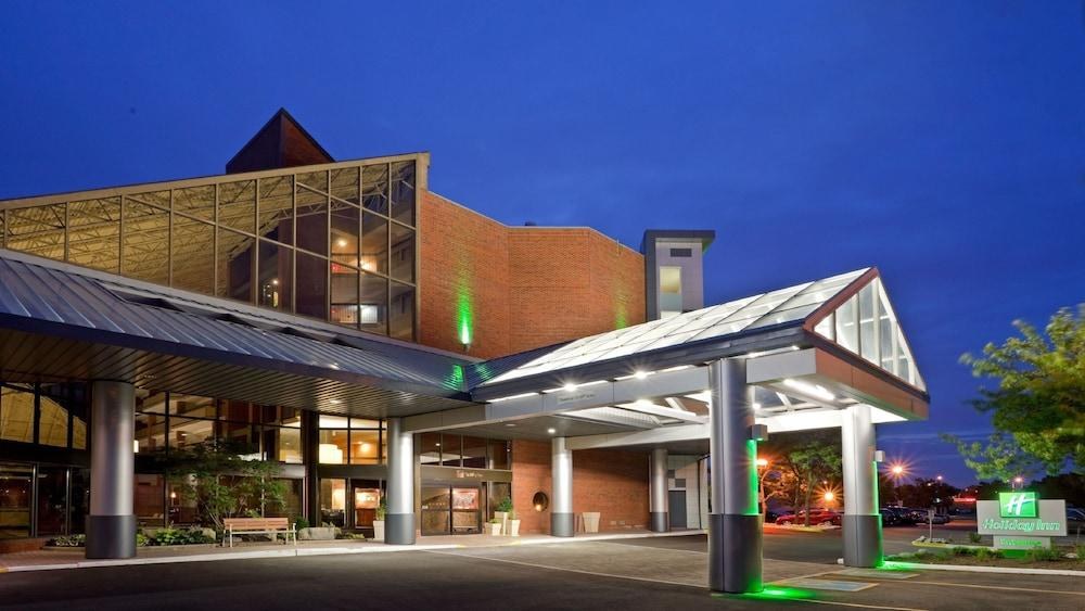 HOLIDAY INN CENTRE photo 3