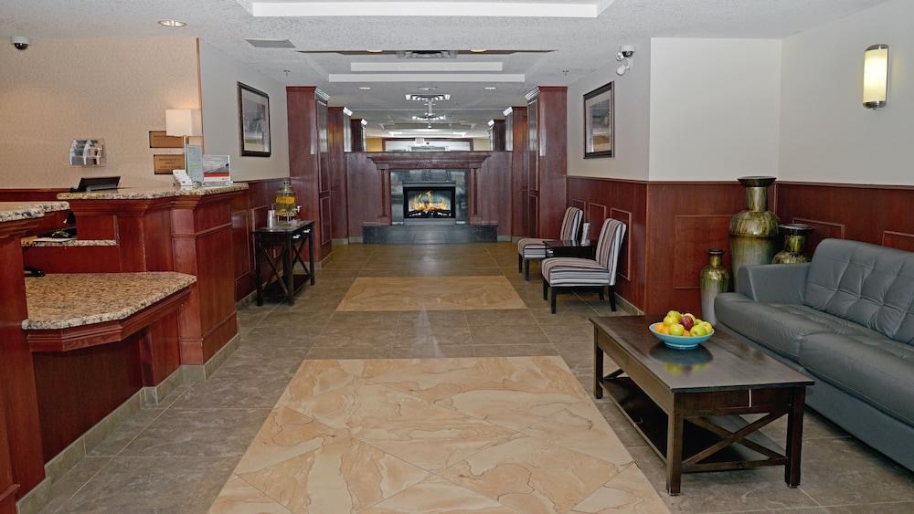 HOLIDAY INN EXPRESS SUITES photo 3