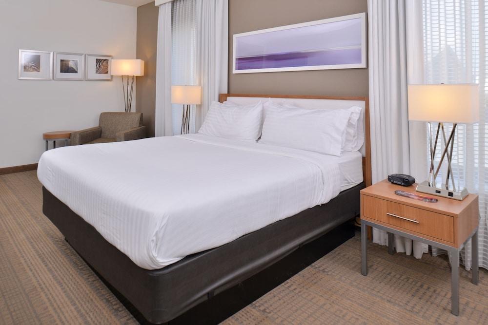 HOLIDAY INN EXPRESS & SUITES NEW ORLEANS AIRPORT SOUTH photo 4