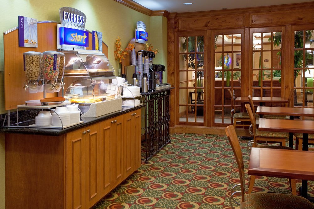 HOLIDAY INN EXPRESS HOTEL & SUITES CHARLESTON-NORTH