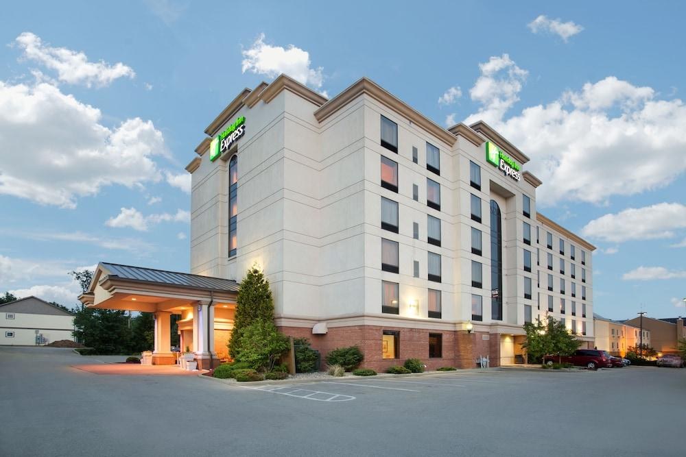 HOLIDAY INN EXPRESS & SUITES BLOOMINGTON photo 3