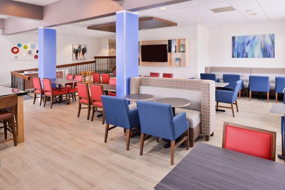 HOLIDAY INN EXPRESS BURLINGTON photo 3