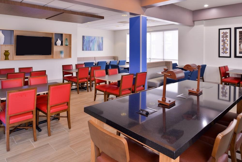 HOLIDAY INN EXPRESS BURLINGTON photo 4