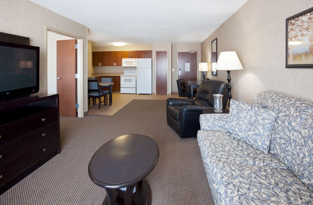 HOLIDAY INN EXPRESS HOTEL & SUITES GRAND FORKS photo 1