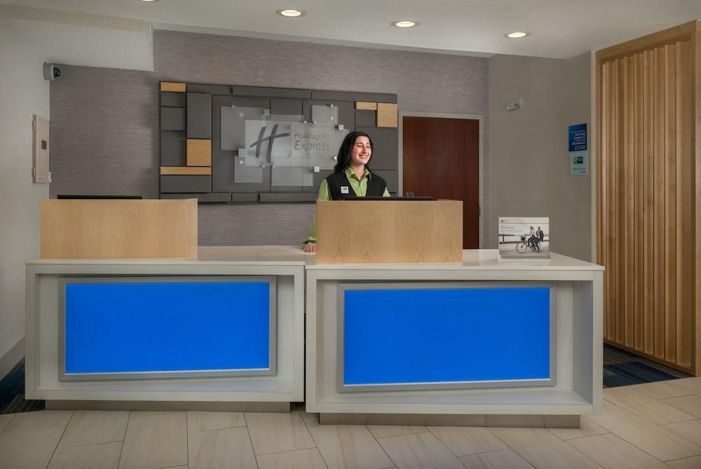 HOLIDAY INN EXPRESS & SUITES LAWRENCE photo 2