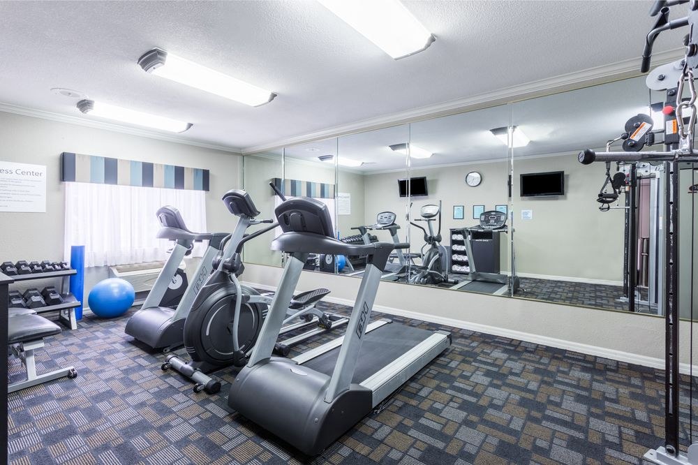 HOLIDAY INN EXPRESS HOTEL & SUITES LAKE CHARLES