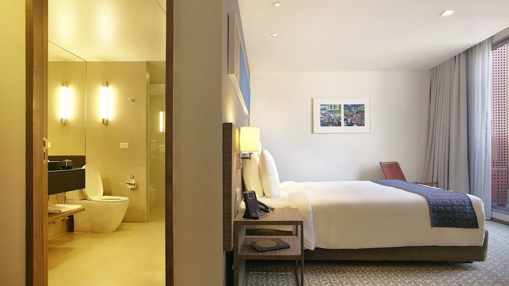 HOLIDAY INN EXPRESS BANGKOK SATHORN photo 3