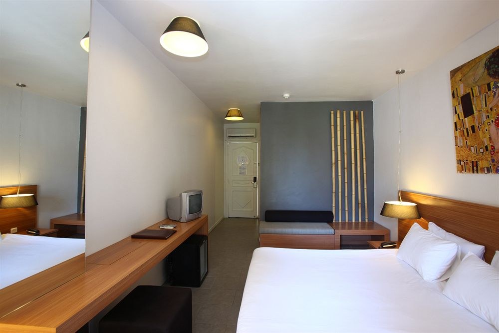 MAGNIFIC CHECK-IN AND CHILL-OUT