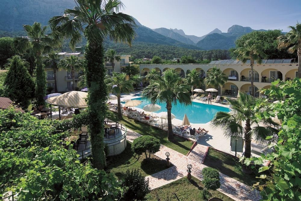 HOTEL GOLDEN SUN photo 2