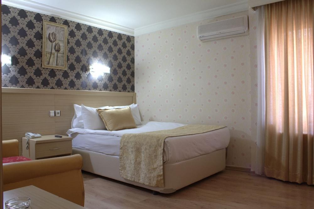 Royal Carine Hotel photo 2