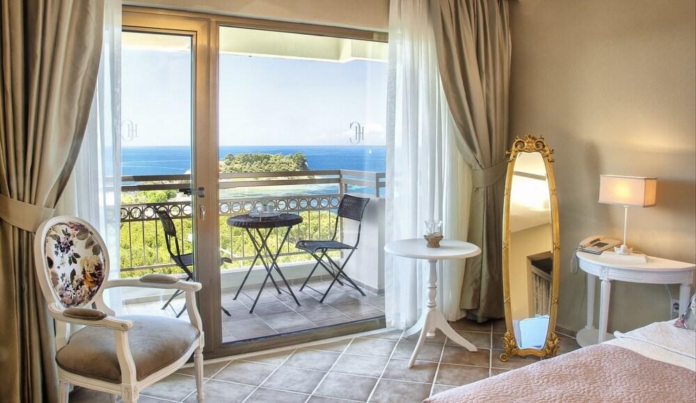 HOTEL CARINA photo 2
