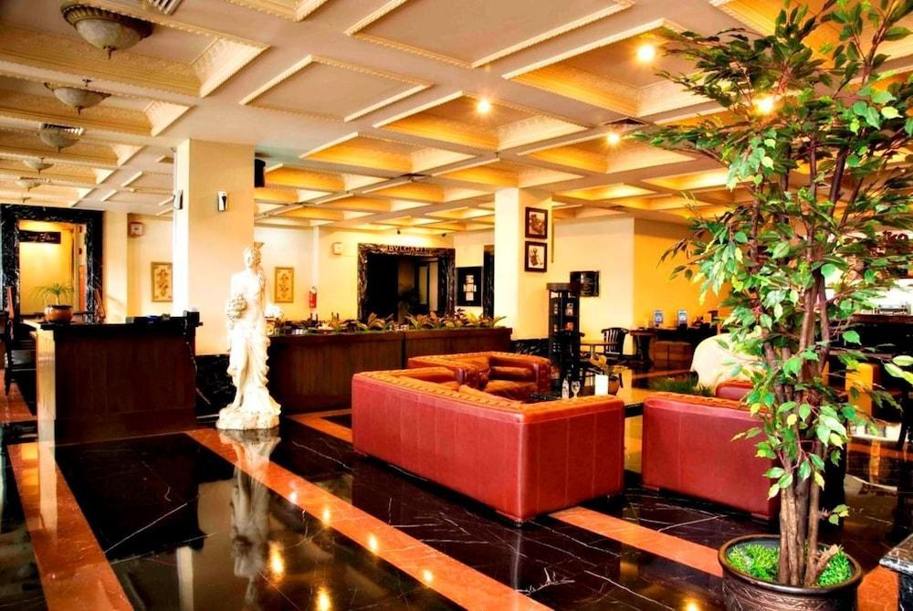 GOLDEN BOUTIQUE MELAWAI photo 2