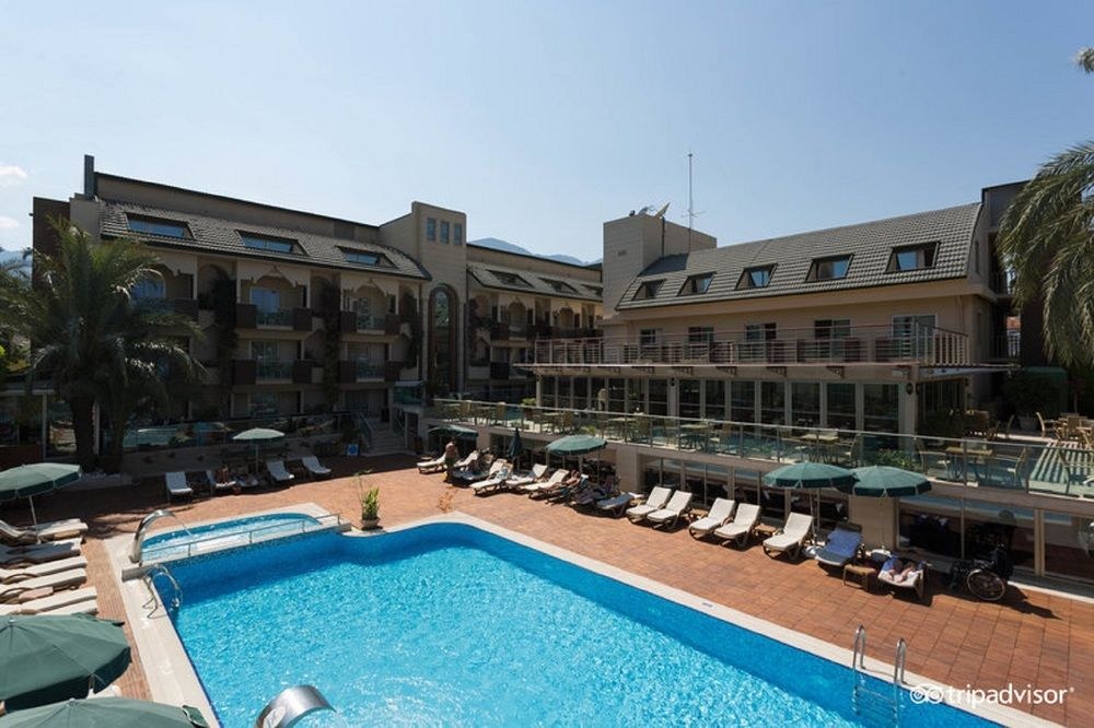 AMBASSADOR PLAZA HOTEL photo 1