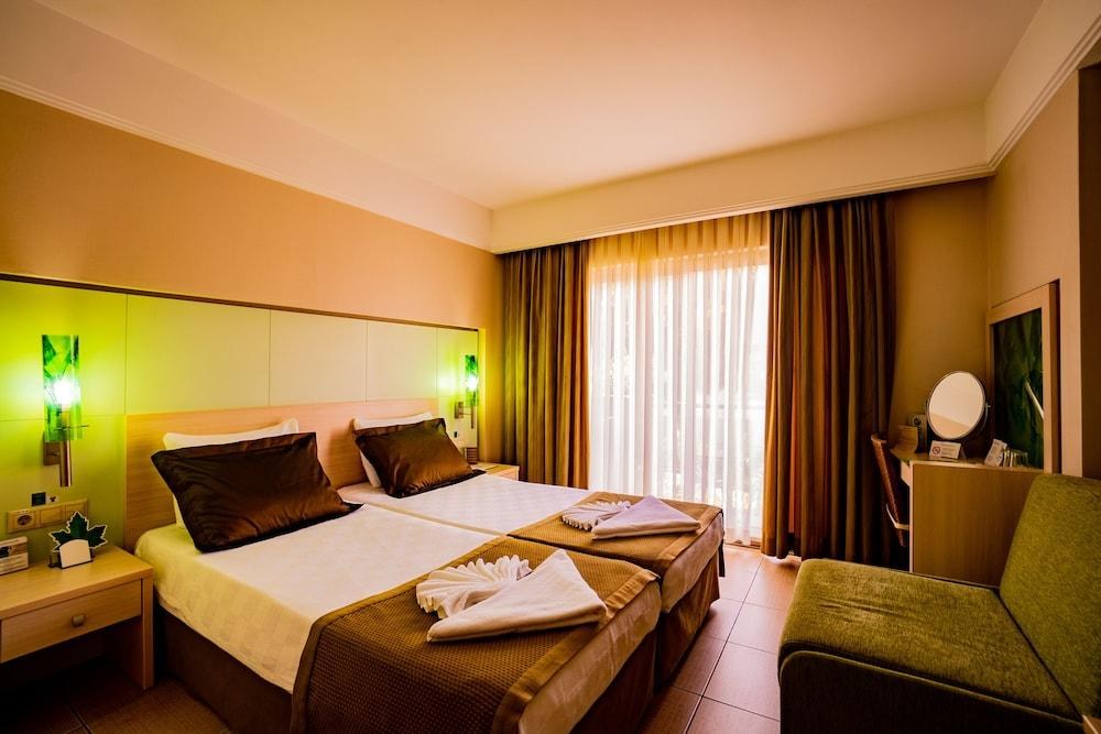 AMBASSADOR PLAZA HOTEL photo 4