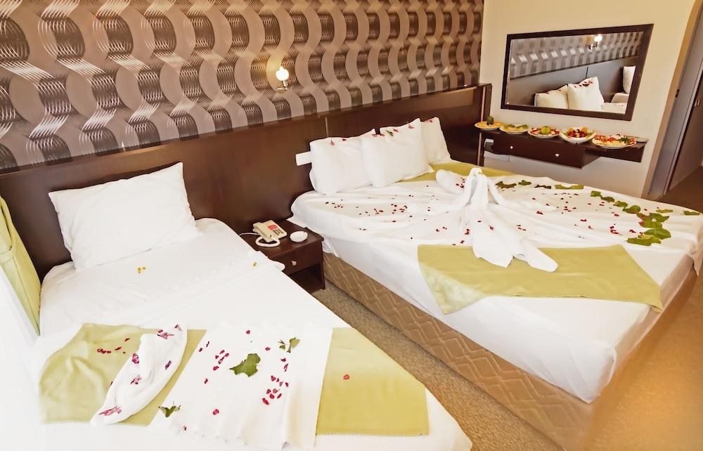 GREEN GOLD HOTEL photo 2