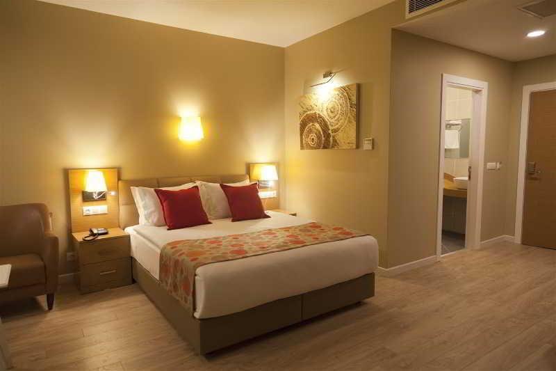 GRAND PLAZA HOTEL