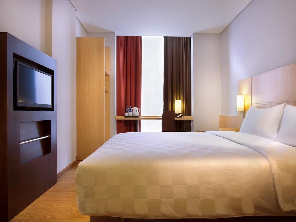 IBIS JAKARTA SENEN photo 3