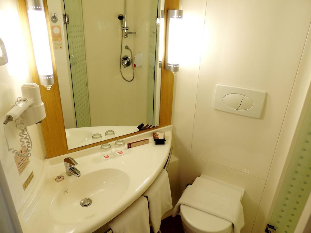 IBIS JAKARTA SENEN photo 4