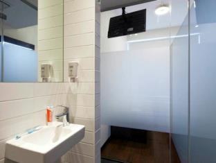 EASYHOTEL AMSTERDAM photo 3